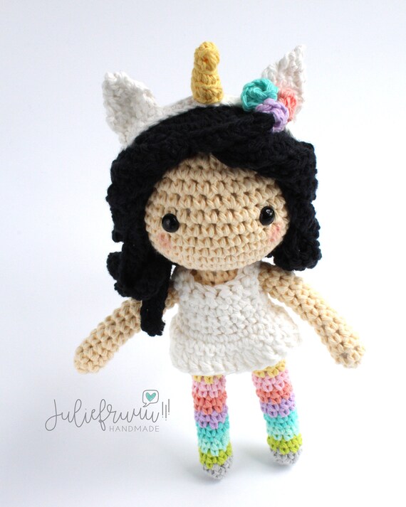 muñeca unicornio amigurumi