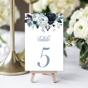 Numéros de table de mariage, cartes de numérotation florales à l’aquarelle marine et grise, numéros de table imprimés, décor de table de mariage