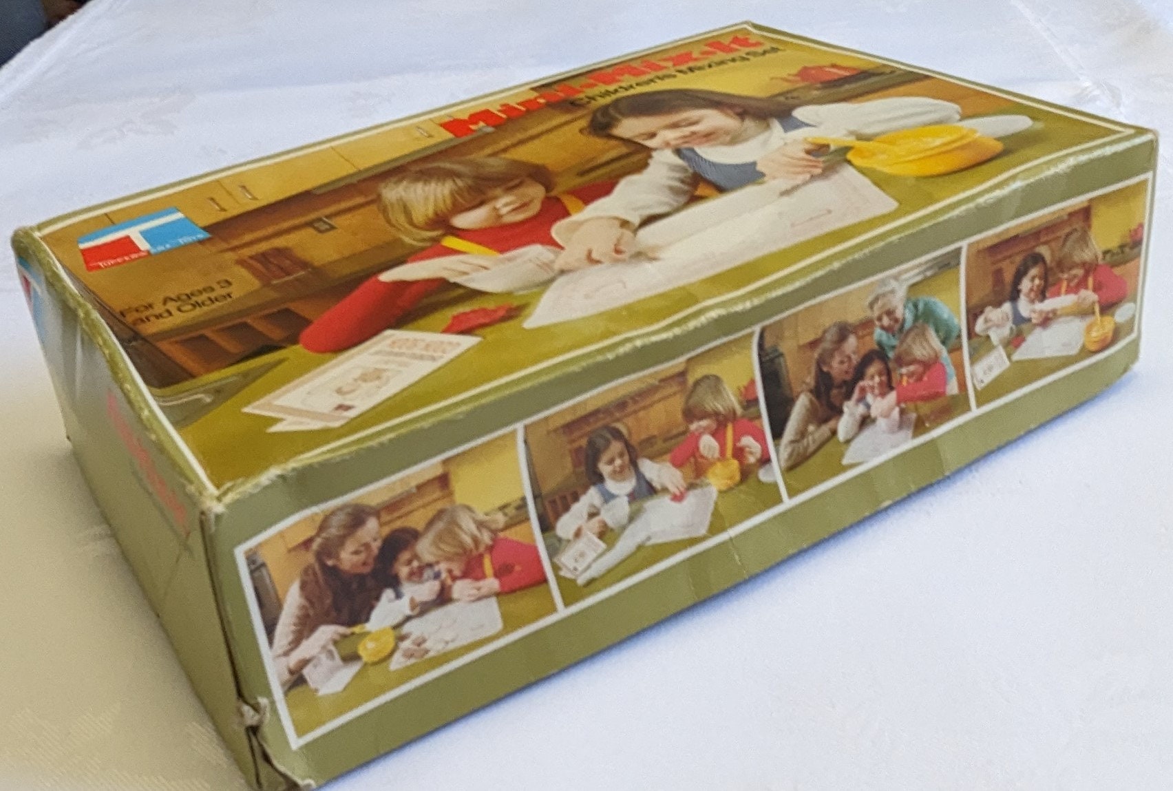Darling 1979 Tupperware Toy Mini Mix-It Set in Original Box Bottom