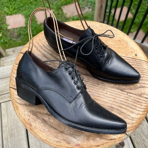 90’s Guess Low Lace-up Leather Booties Size 5.5