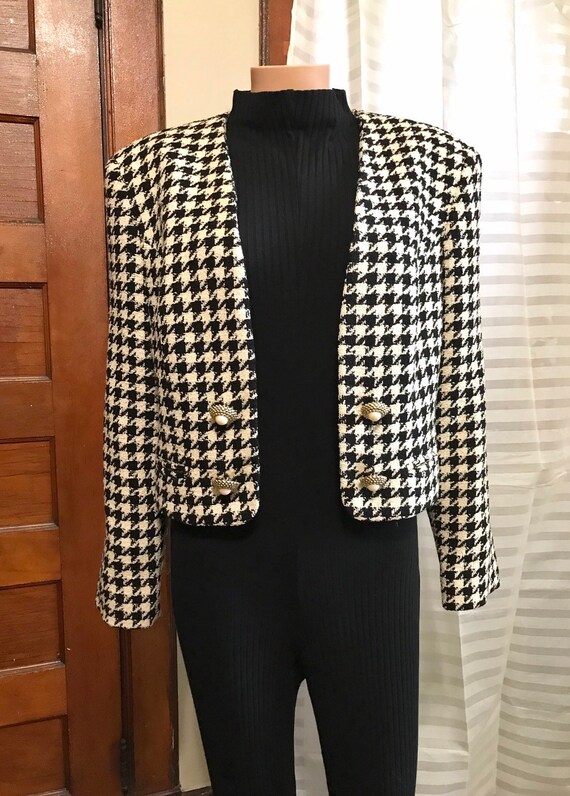 1990's Chanel-style Wool Boucle Cropped Jacket sz