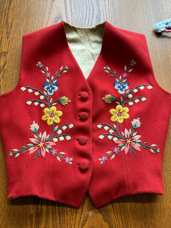 1940’s-50’s Embroidered Red Wool Vest Flowers sz L - image 10