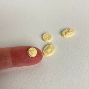 Puppenhaus Miniatur Geformte Butter für eine Vintage oder antike Puppenhausküche