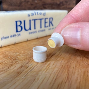 1:12 Puppenhaus Miniatur Französischer Butteraufbewahrer Crock, Küche Mini-Essenszubehör Puppendekor