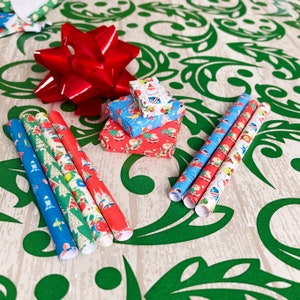 Carta da regalo stampabile per regali in miniatura di case delle bambole e regali di Natale retrò di Babbo Natale