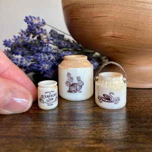 1:12 Puppenhaus Miniatur Schwan Topf, Küche Mini Küche Zubehör Puppendekor, Kaninchen und Blumen oder Erdbeermarmelade Glas