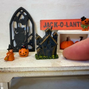 1:12 Dollhouse Miniature Halloween Haunted house, micro accessory, fall, Halloween, autumn decor