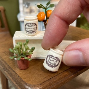 1:12 Puppenhaus Miniatur Marmelade Topf, Küche Mini Küche Zubehör, Marmelade Topf, Vintage französisches Glas, englische Keramik, Puppenhaus Dekor