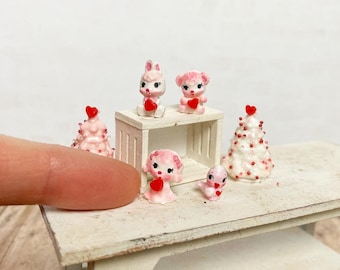 Orsacchiotto di San Valentino in miniatura per casa delle bambole con cuori, cucciolo, uccello o coniglietto 1:12