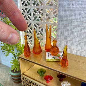 1:12 Puppenhaus Miniatur Vasen-Set in Orange Midcentury Modern