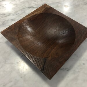 Nussbaum Holzschale mit einem Twist - &quot;Kunst mit einem Zweck&quot;