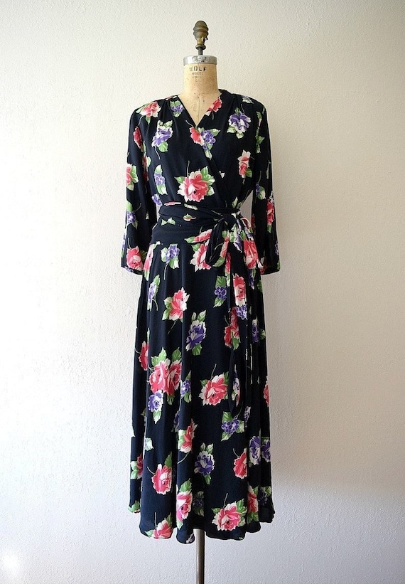 1940s Vintage SAYBURY Cold Rayon Black Rose Flowered Dressing Gown  