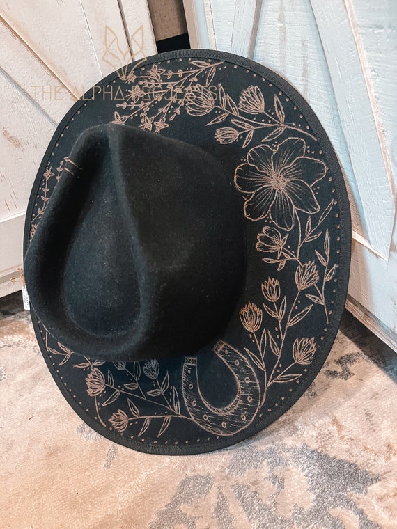 Cowboy hat with horseshoe brand hotsell