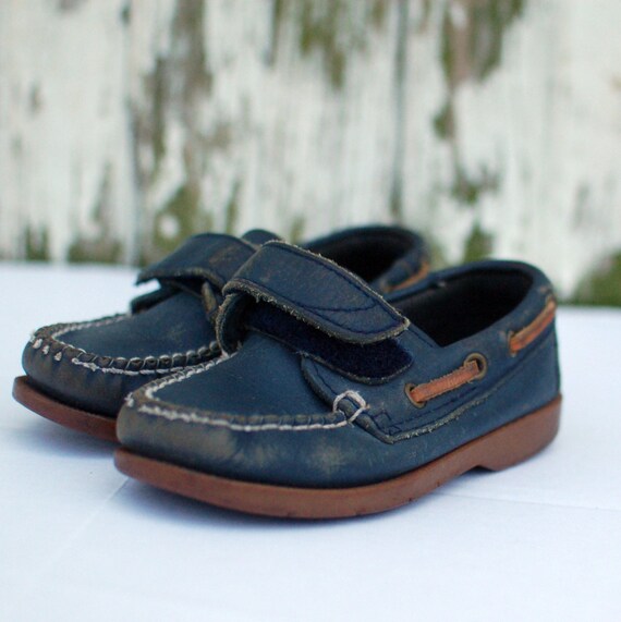 Items similar to Vintage Blue Boys Leather Boat Shoes size 9 on Etsy