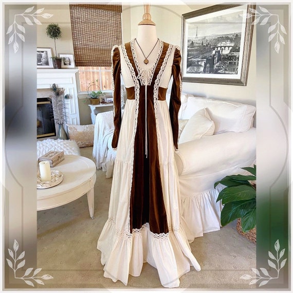 Vintage 1970’s Gunne Sax Cream And Brown Velvet Co