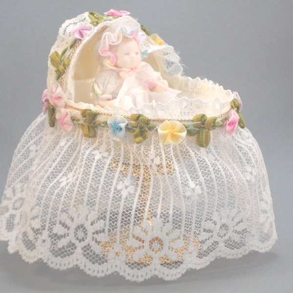 Mini Baby Basinet, Basinet w Hand Made Baby, Vintage Style Baby, Baby Keepsake, Gift Idea, Shower Gift, Decorated Egg