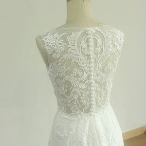 Ärmelloses Vintage-Hochzeitskleid aus Chiffon und Spitze mit tiefem V-Ausschnitt und elegantem, offenem Rücken
