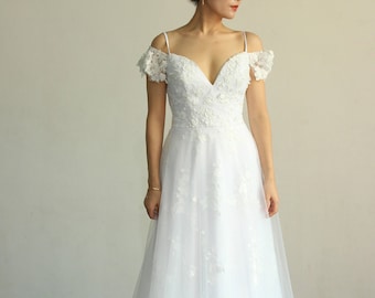 Off-Shoulder White Tulle Lace Wedding Dress: A-Line Open Back