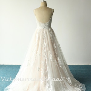 High fashion 3D lace wedding dress, summer wedding gown oversize wedding dress with V neckline and U shape back