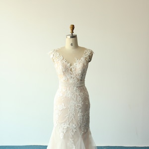 3D-kanten tule zeemeermin-trouwjurk: opengewerkte achterkant, parelsjerp