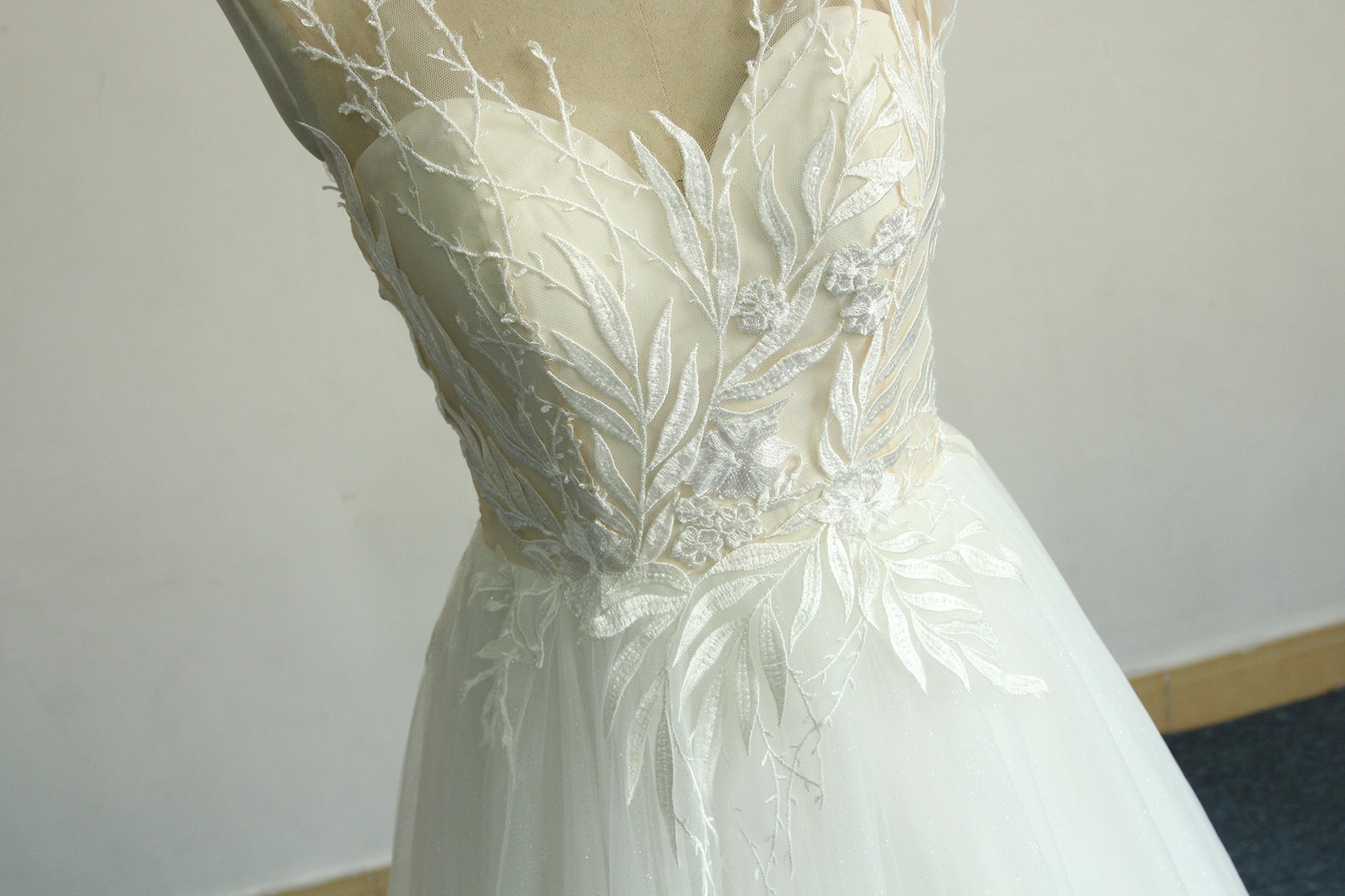 Vantage Lace Unique Design Ivory Tulle Wedding Dresses, Gorgeous Bridal Gown, WD0074 main image 1