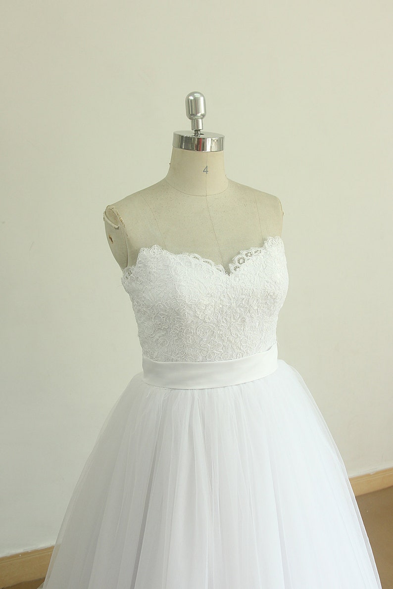 Romantic White Vintage Tulle Lace Wedding Dress With Scallop Etsy