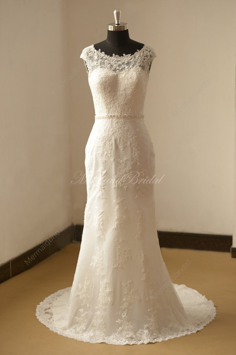 Open back Fit and flare Vintage lace Wedding dress with capsleeves and removable bow 