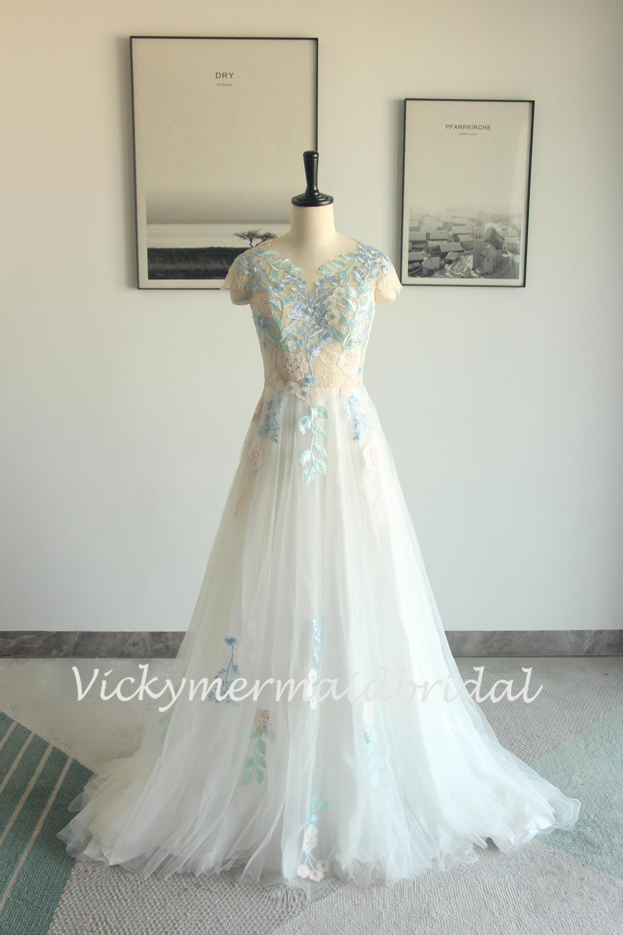 lace wedding dress with cap sleeves and keyhole back As Is Cap Sleeve Lace Open Back Wedding Dress