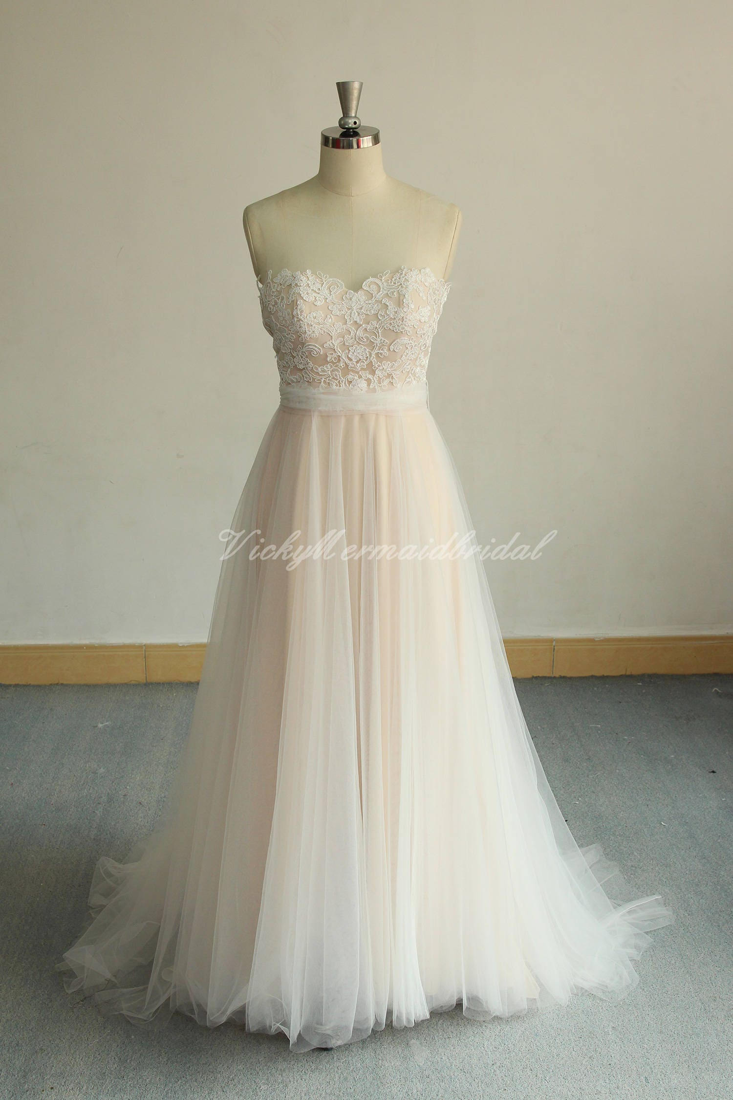 Romantic Aline Tulle Lace Wedding Dress Flowy Boho Wedding Etsy