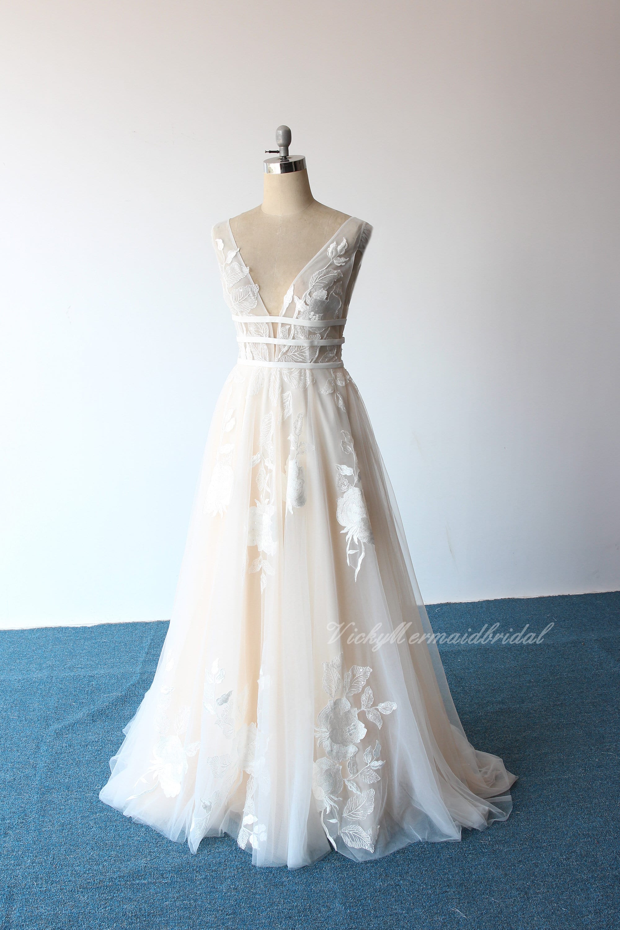 Bohemian Lace Wedding Dress: Flowy A-Line Tulle Gown, Deep V Neckline