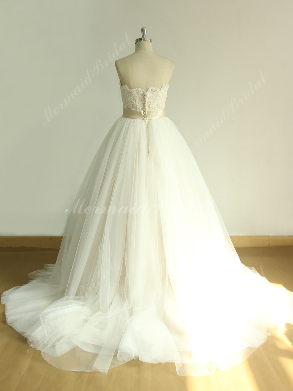 LAYERED TULLE A-LINE WEDDING DRESS
