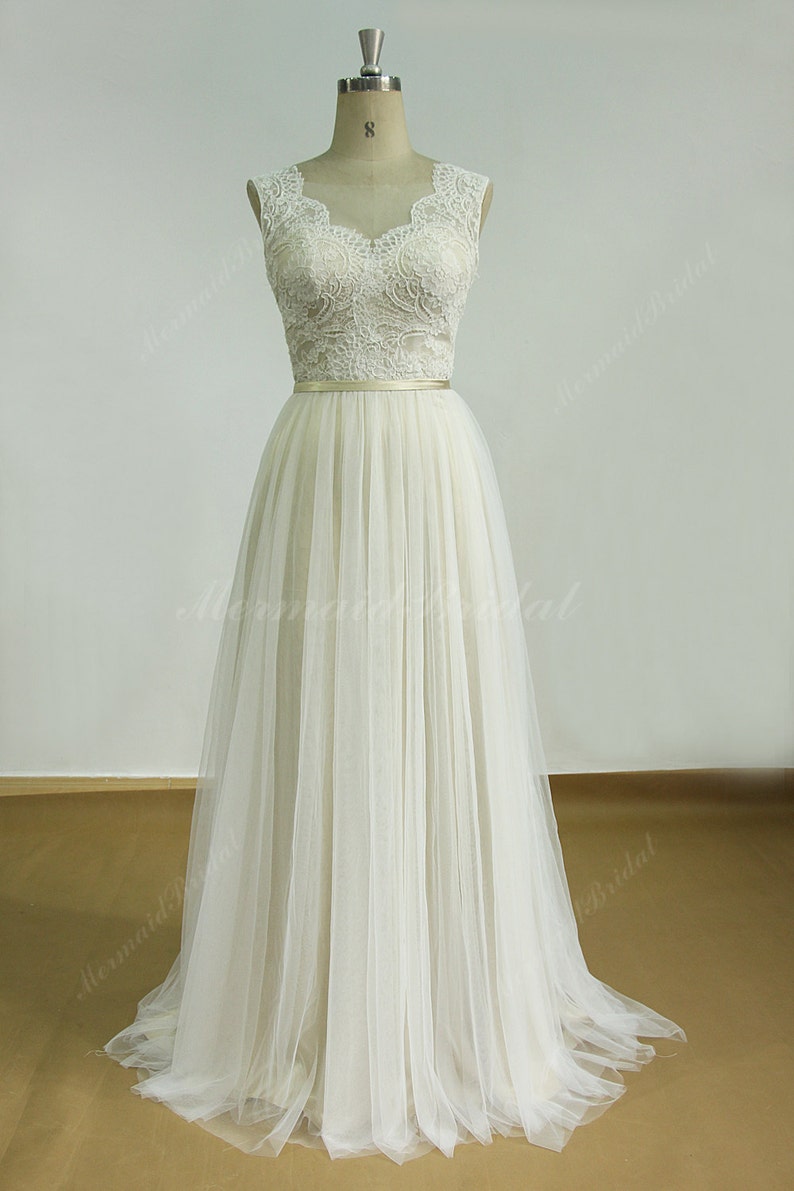 Romantic Ivory Backless tulle lace wedding dress with champange lining 