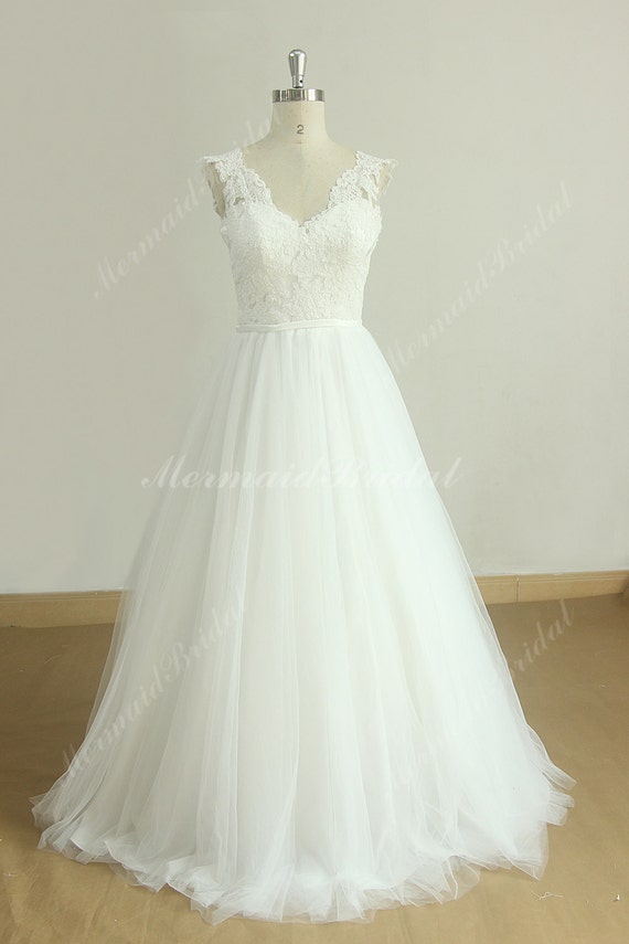 vintage flowy wedding dress