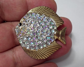 Stunning Estate Elegant Design Fish pin Brooch / C6
