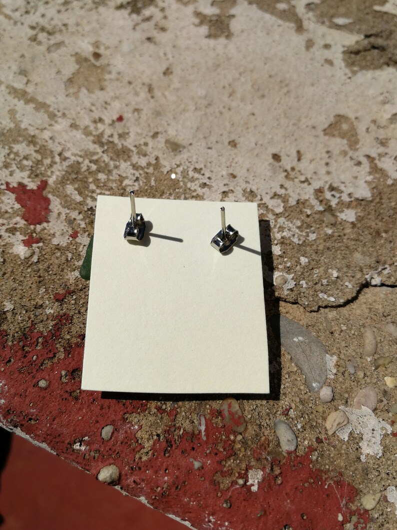 Pendientes hecho con genuino cristal de mar del Mediterr\u00e1neo hecho a mano exclusivo.