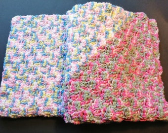 Graziosa coperta per bambini vintage - Borgogna/Rosa/Blu - Lavorata all'uncinetto - Lettino/carrozzina/Coperta