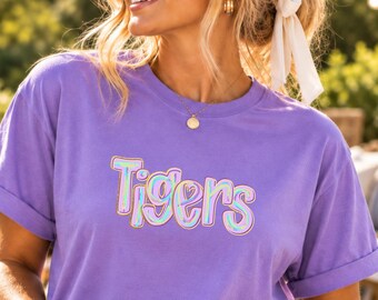 Tigers Game Day Shirt Hand Drawn Heart Tee Cute Football Mom Shirt Whimsical Tiger Fan Tshirt Fall Game Day Outfit for Women and Teen Girls