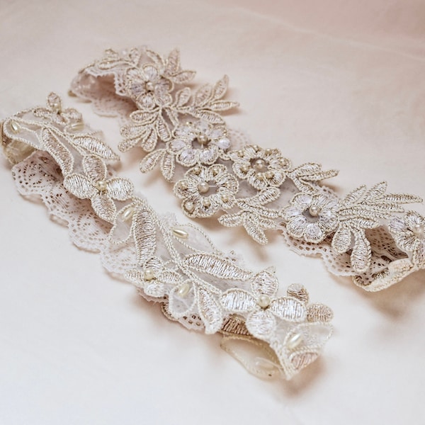 Champagne Lace Bridal Garter Set // Embroidered lace & Pearl detail // Vintage Lace Garter // Non Slip Garter // Boho Garters for Wedding