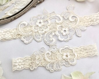 Floral Lace Bridal Garter Set, Simple Wedding Garter, Ivory Embroidered Lace with No Slip Grip, Vintage Wedding Ideas