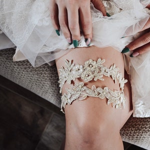 Champagne Lace Bridal Garter Set // Embroidered lace & Pearl detail // Vintage Lace Garter // Non Slip Garter // Boho Garters for Wedding