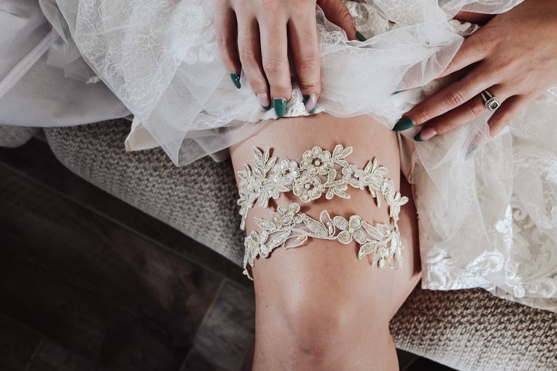 Champagne Lace Bridal Garter Set // Embroidered lace & Pearl detail // Vintage Lace Garter // Non Slip Garter // Boho Garters for Wedding