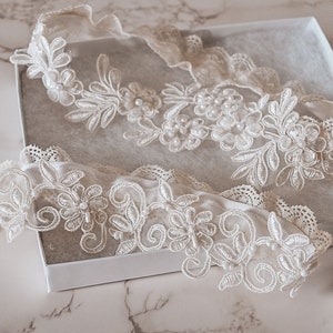 White Lace Bridal Garter Set // Embroidered lace & Pearl detail // Vintage Lace Garter // Non Slip Garter // White Lace Garters for Wedding image 3