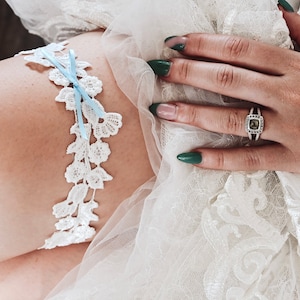Ivory - White Simple Wedding Garter // Lace Bridal Garter // Garter with Blue Bow // Non Slip Lace Garters for Wedding