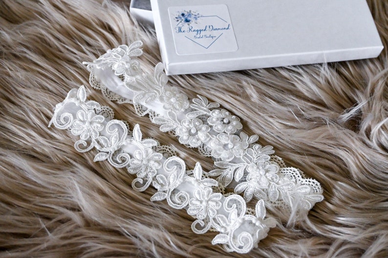 White Lace Bridal Garter Set // Embroidered lace & Pearl detail // Vintage Lace Garter // Non Slip Garter // White Lace Garters for Wedding image 1