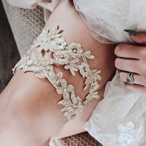 Champagne Lace Bridal Garter Set // Embroidered lace & Pearl detail // Vintage Lace Garter // Non Slip Garter // Boho Garters for Wedding