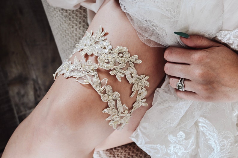 Champagne Lace Bridal Garter Set // Embroidered lace & Pearl detail // Vintage Lace Garter // Non Slip Garter // Boho Garters for Wedding