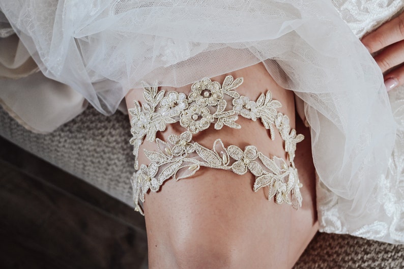 Champagne Lace Bridal Garter Set // Embroidered lace & Pearl detail // Vintage Lace Garter // Non Slip Garter // Boho Garters for Wedding