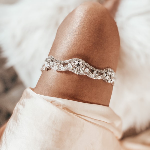 Dainty Wedding Garter with Pearls and Rhinestones | Simple Non Slip Bridal Garter Set | Ivory Lace Garter for Leg | Scalloped Pearl Garter