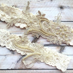 Ensemble d’Ivoire jarretière mariage dentelle, ensemble de jarretière Ivoire, No glisser jarretelles, Jarretière de mariée or, jarretières en Applique, Jarretière en dentelle