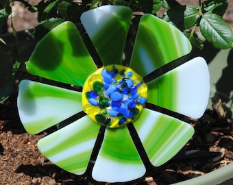 Estaca de flores de jardín de vidrio verde